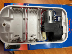 Dual Köderfischpumpe mit KFZ- und USB-Stecker (für LR20 Batterie geeignet). Neuheit 2024